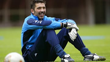 Buffon, goleiro da Itália na Copa de 2002.