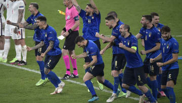 L'esultanza azzurra durante i rigori con l'Inghilterra