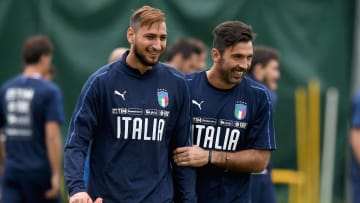 Le légendaire gardien italien et son héritier. 