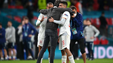 Pedri consolato da Luis Enrique