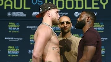 Jake Paul y Tyron Woodley se enfrentan este domingo en Cleveland