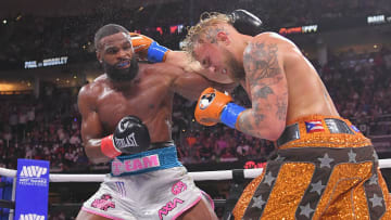 Jake Paul ganó pero confrontó problemas con Tyron Woodley 