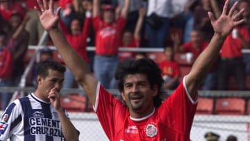 Jose Cardozo (R) of Toluca celebrates his second g