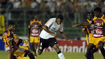 Jucilei (C), of Brazil's Corinthians, in Jucilei (C), of Brazil's Corinthians, in