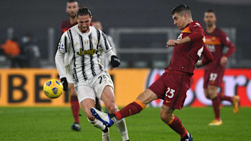 Adrien Rabiot a contrasto con Gianluca Mancini 