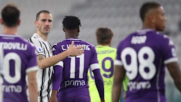 Bonucci menyalami pemain Fiorentina