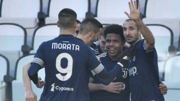 Weston McKennie umringt von seinen jubelnden Juve-Kollegen