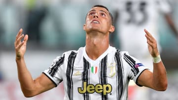 Cristiano Ronaldo levant les yeux au ciel face à l'Olympique Lyonnais