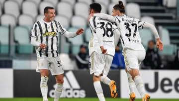 Bernardeschi festeggia il gol di Frabatta contro la Spal 