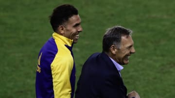 Carlos Tevez y Miguel Ángel Russo, los artífices de este Boca invicto.