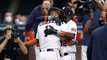 Astros siguen con vida en la postemporada
