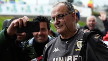 Les supporters de Leeds sont venus acclamer leur héros directement à son domicile