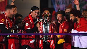 Jürgen Klopp feiert den Titel-Erfolg mit seiner Mannschaft