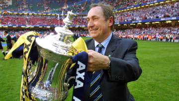 Gerard Houllier holds the FA Cup, 2001