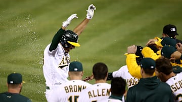 Matt Olson le dio el triunfo a Oakland con grand slam en el inning 10