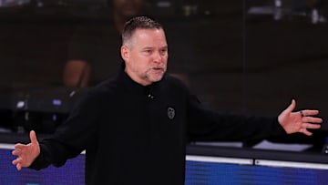 Mike Malone y los Nuggets nuevamente están en una complicada posición