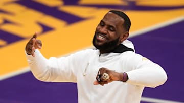 LeBron sigue a un nivel implacable en la 2020-2021