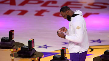 LeBron recibió su cuarto anillo de campeón de la NBA