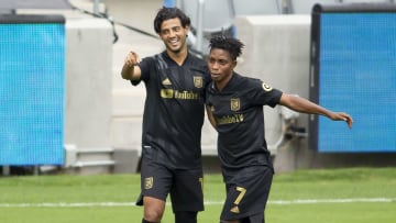 Carlos Vela celebra un gol con Los Ángeles FC.