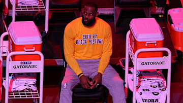 LeBron ahead of Hawks - Lakers.