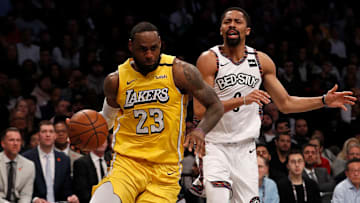 James y Dinwiddie podrían convertirse en compañeros si se diera el cambio propuesto a Wizards y Nets