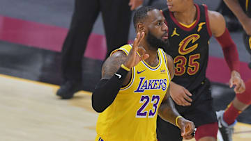 LeBron tuvo una sensacional actuación ante los Cavaliers