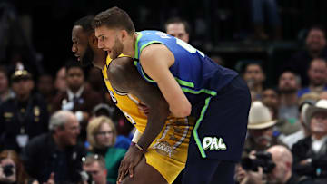 Los Lakers se enfrentarán a los Mavericks en el comienzo de los partidos de preparación