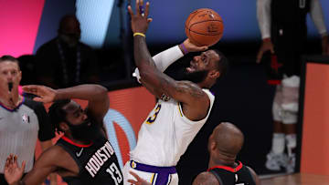 LeBron James fue la gran figura en el juego 3 ante los Rockets