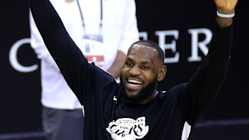 LeBron tuvo buen partido ante Rockets