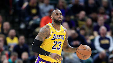El astro de los Lakers es uno de los 10 mejores en pases de anotación de la historia 