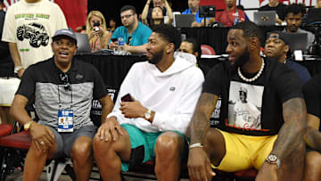 Los Angeles Lakers v LA Clippers