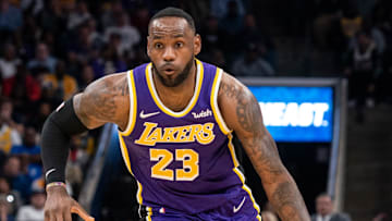 LeBron suele ser comparado con Jordan, pero una comparación más realista sería la de Magic Johnson