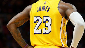 Figuras como LeBron James han expresado la idea de colocar mensajes en sus camisetas en busca de justicia social