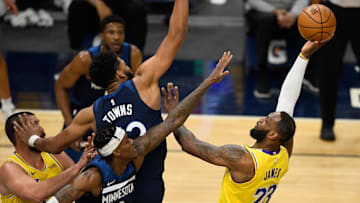 Lakers y Timberwolves chocan en el cierre de la jornada de martes en la NBA