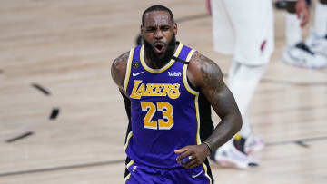 LeBron James tuvo una increíble actuación que estuvo cerca del triple doble