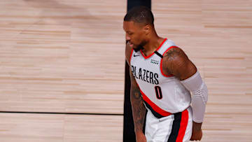 Damian Lillard se lesionó la rodilla en el cuarto partido ante Lakers