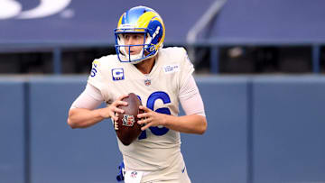 Goff completó el partido ante los Seahawks a pesar de lesionarse en la mano