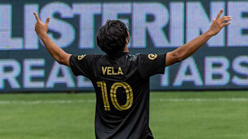 Carlos vela festeja el gol que metió en el clásico de Los Ángeles