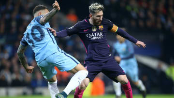 Messi en acción en un Manchester City FC v FC Barcelona - UEFA Champions League.