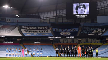 Los jugadores de Manchester City y Burnley rinden homenaje a Maradona