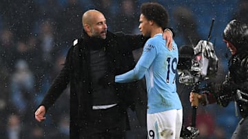 Pep Guardiola et son désormais ancien joueur Leroy Sané avec Manchester City