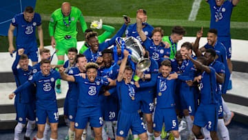 Los jugadores del Chelsea celebran la Champions League que ganaron este sábado al Manchester City