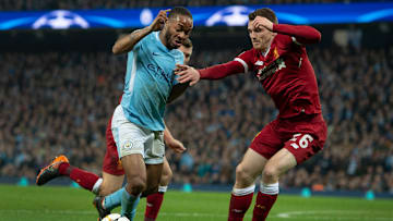 Raheem Sterling y Andrew Robertson
