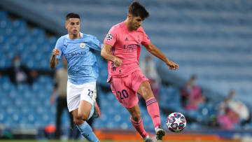 Duas das marcas mais valorizadas da atualidade, Real Madrid e Manchester City recebem bela quantia por suas camisas.