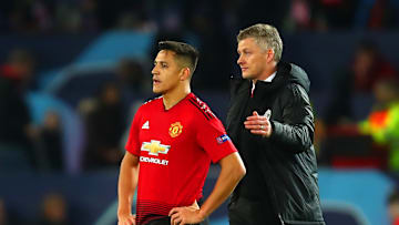 Manchester United v Paris Saint-Germain - UEFA Champions League Round of 16: First Leg