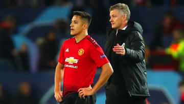 Manchester United v Paris Saint-Germain - UEFA Champions League Round of 16: First Leg