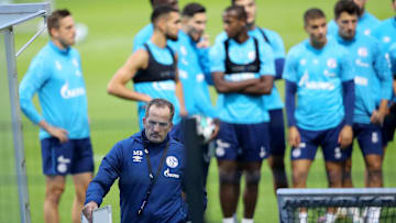 S04-Coach Manuel Baum hat etliche Aufgaben vor sich