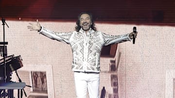 Marco Antonio Solis decidió asegurar una de las partes del cuerpo que más lo caracterizan