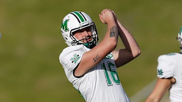 El jugador de la NFL, Justin Rohrwasser, cumplió su promesa y se quitó el controversial tatuaje que tenía en el brazo izquierdo