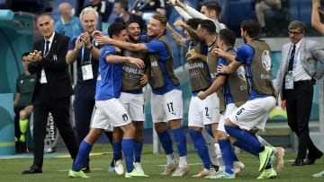 L'Italia festeggia il gol di Matteo Pessina 